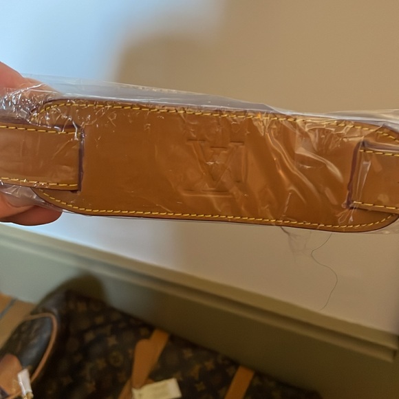 Louis Vuitton Keepall Bag - Picture 9 of 16